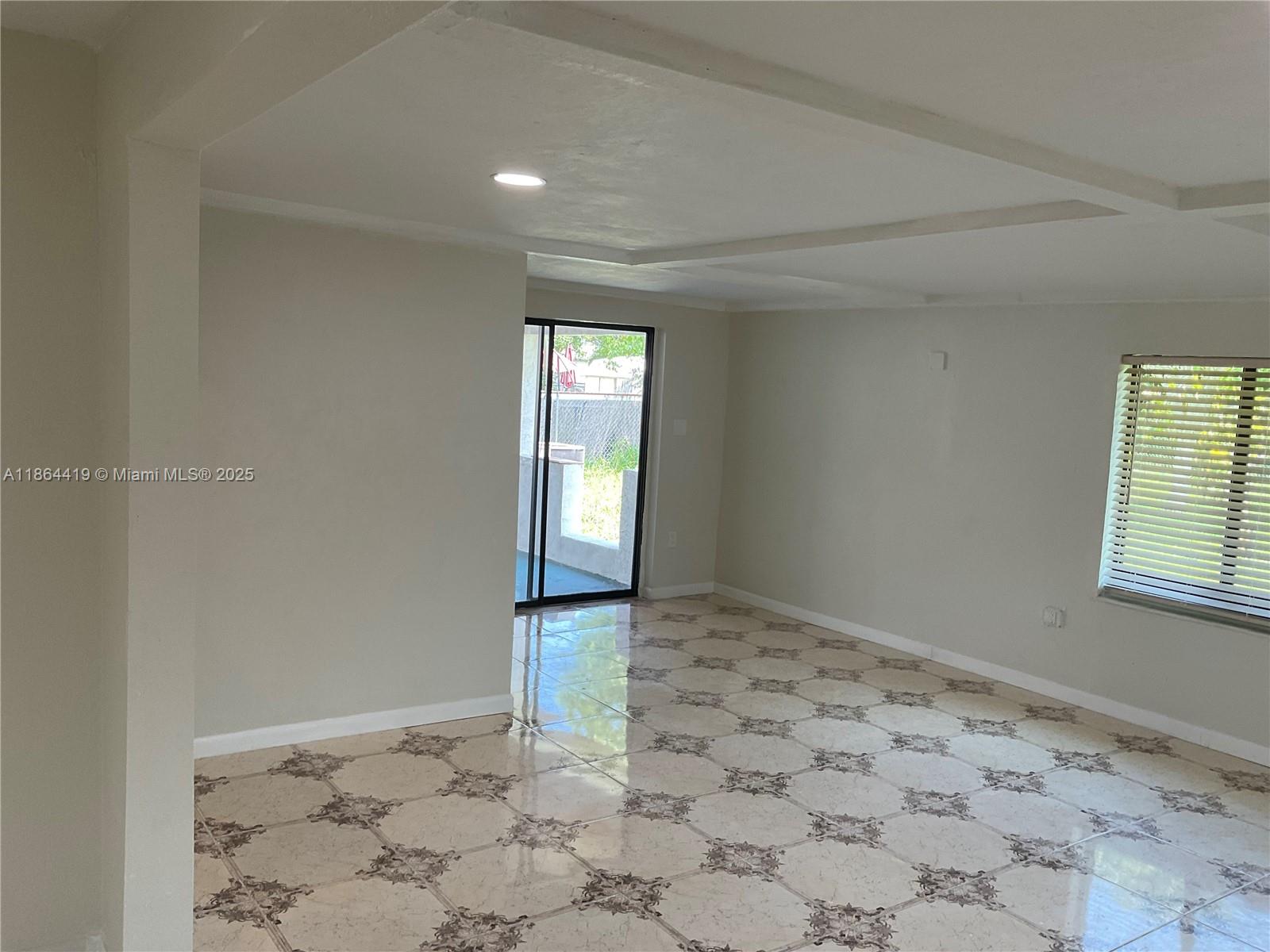 BISCAYNE HIGHLANDS - Residential