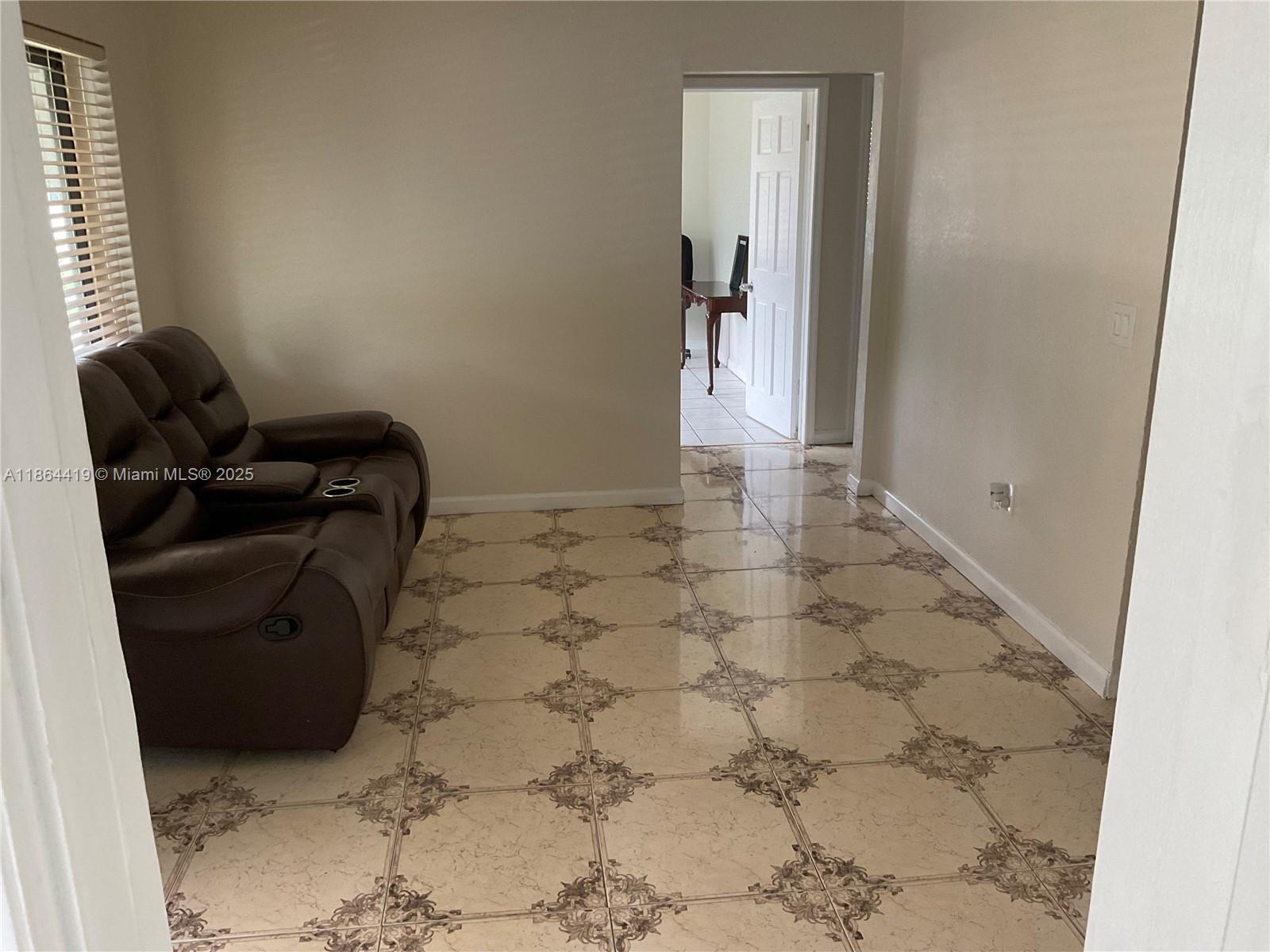 BISCAYNE HIGHLANDS - Residential