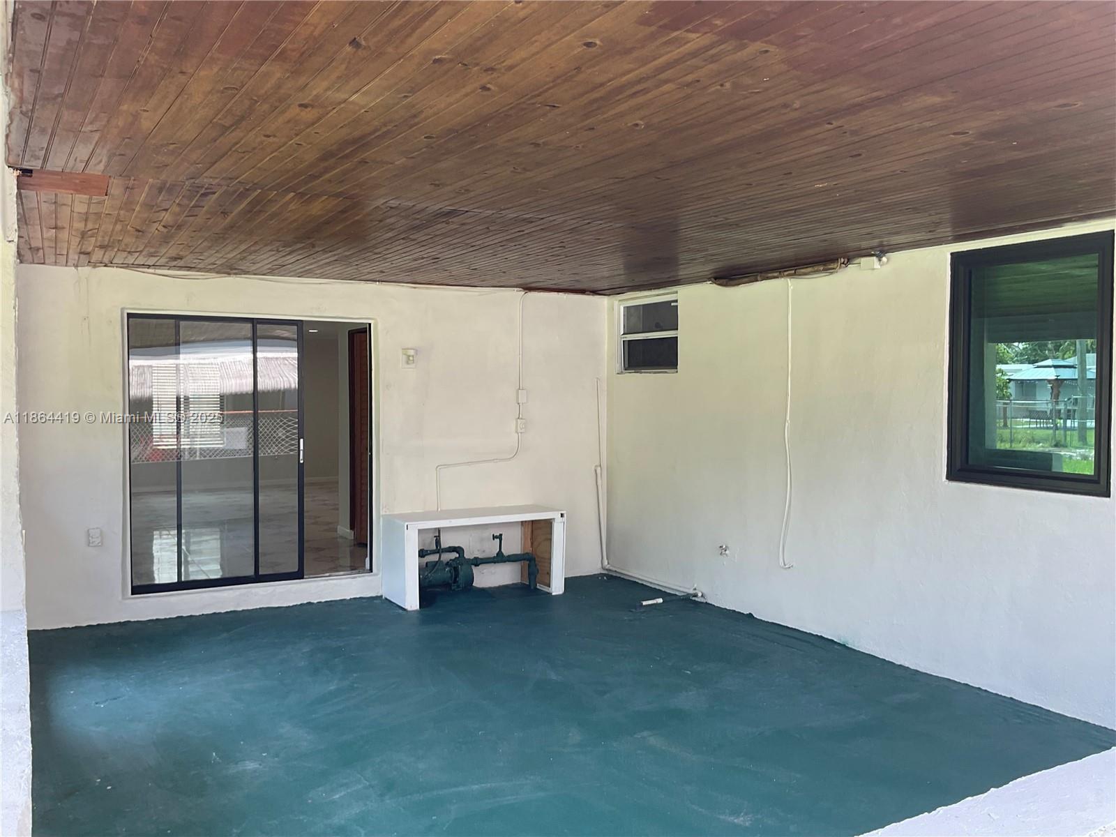 BISCAYNE HIGHLANDS - Residential