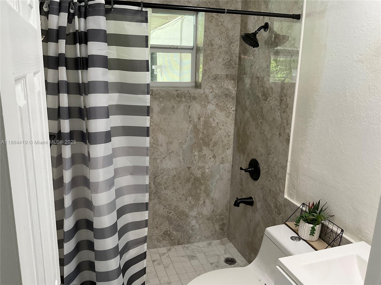 BISCAYNE HIGHLANDS - Residential