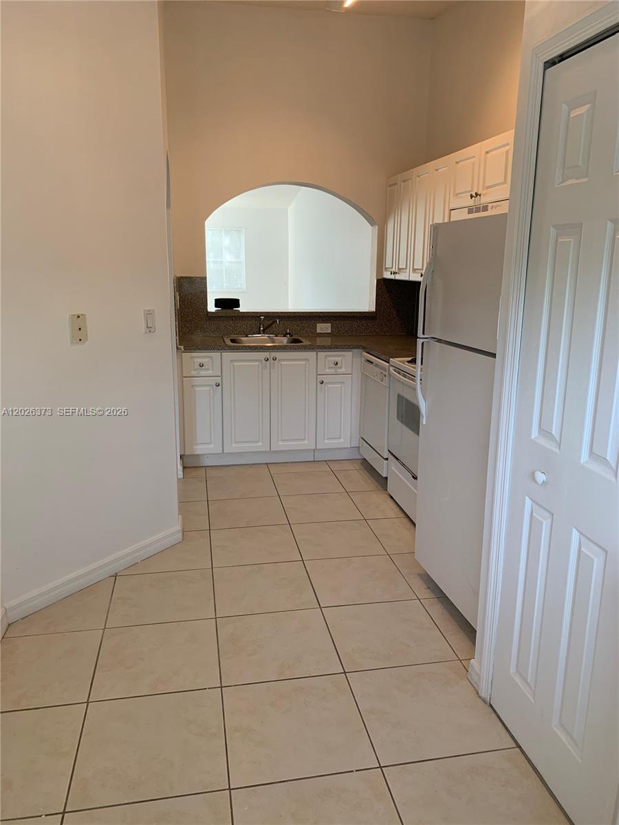 VENETIA GARDENS SOUTH CON - Residential Lease
