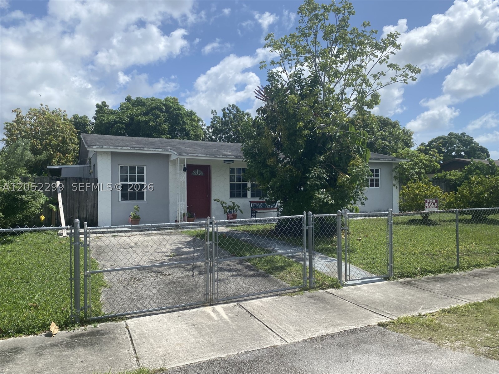 3/2 Single Family house NO HOA. Sold as is. Need some TLC. Mature tropical trees Avocado/Mango
Close to Florida's Turnpike, Schools and Campbell Shoppes shopping Center.
Property occupied. Please TEXT listing agent with date and time you will be showing. 
Listing agent will send lock box number
