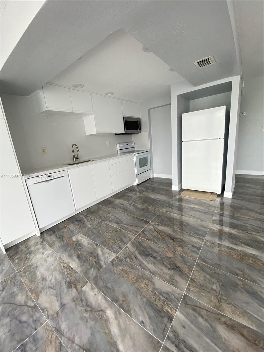 DESOTO PARK NORTH CONDO - Residential Lease