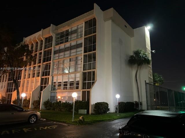 BACK ON THE MARKET - Buyer Loan approval fell through. THE BEST LOCATION!! Enter & immediately be dazzled by this renovated 2/1 1.5 bath. move-in condition!. The building features a pool, tennis, gym, sauna, and conference room. Walk to everything...shops and restaurants, MINUTES TO THE BEACH, and Gulfstream Casino. Buyer must live in the property for one year