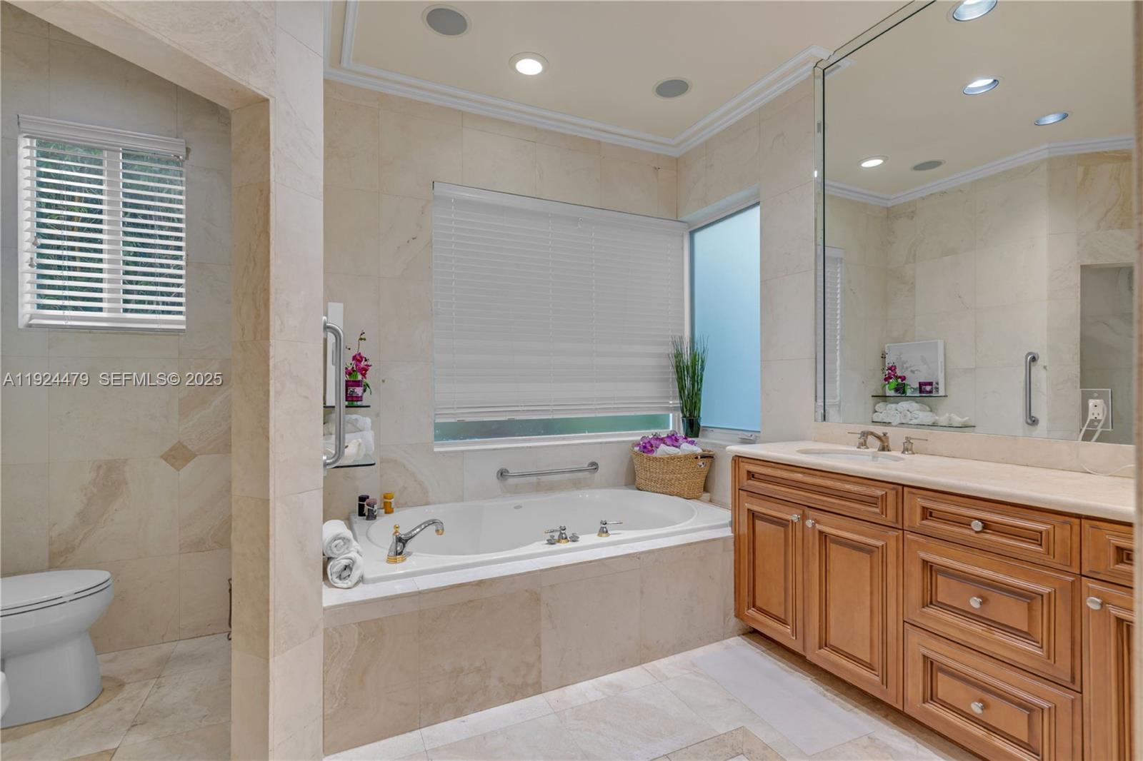 GOLDEN GATE ESTATES & MAR - Residential