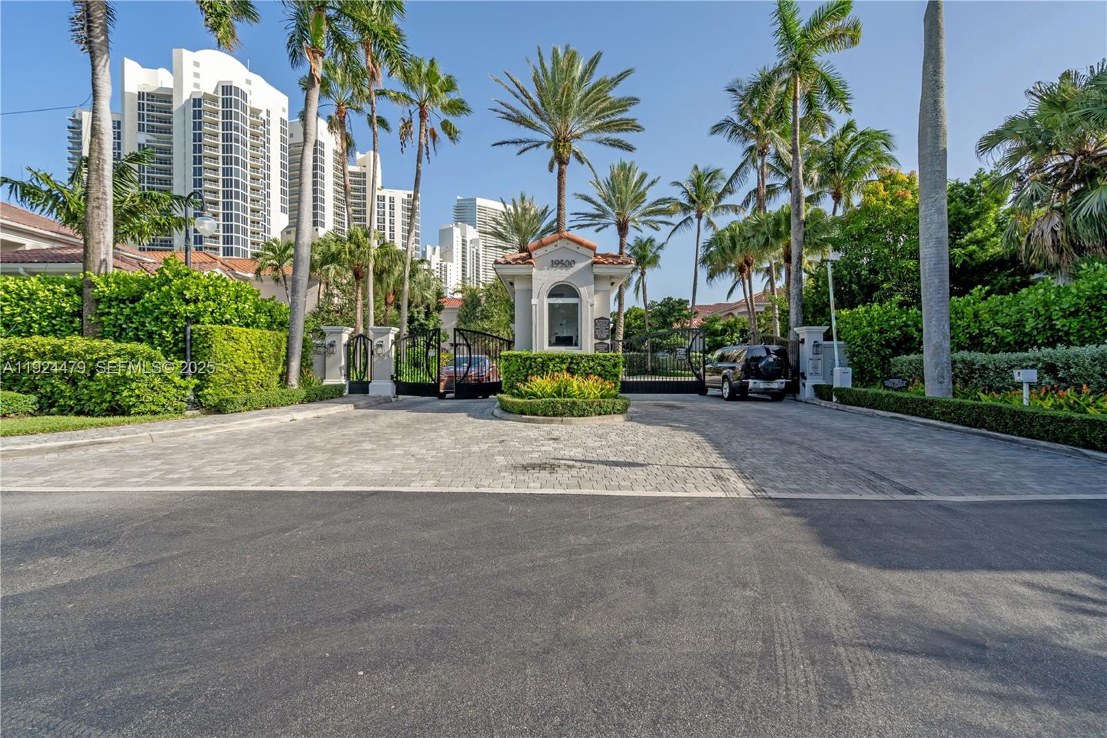 GOLDEN GATE ESTATES & MAR - Residential