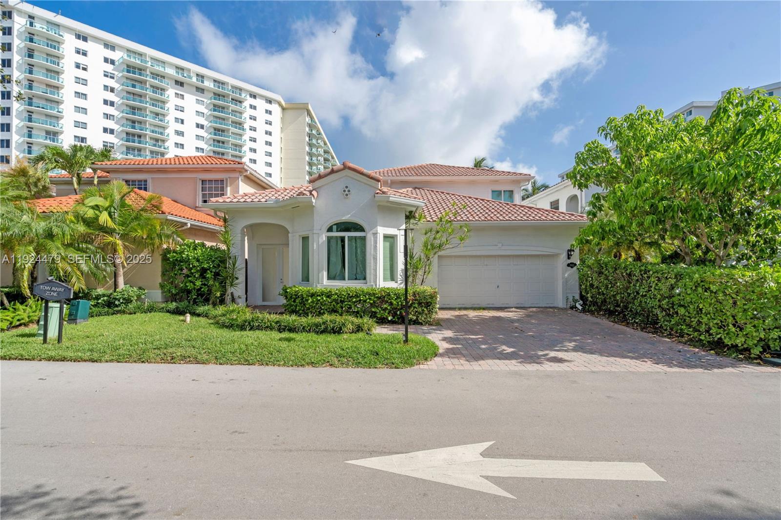 GOLDEN GATE ESTATES & MAR - Residential