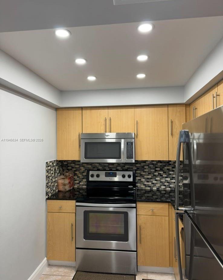 INTERNATIONAL PARK I COND - Residential Lease