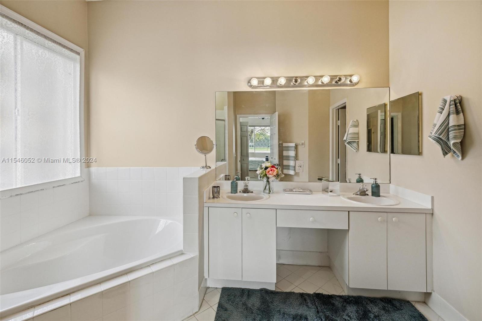 Lakes by the Bay Amber - Residential