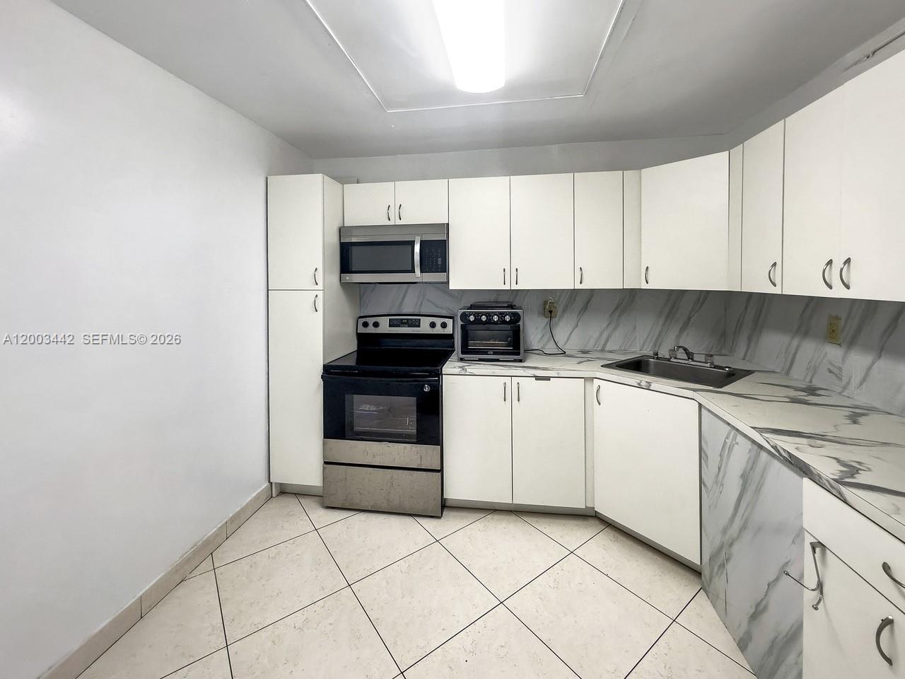 COMMODORE PLAZA CONDO - Residential