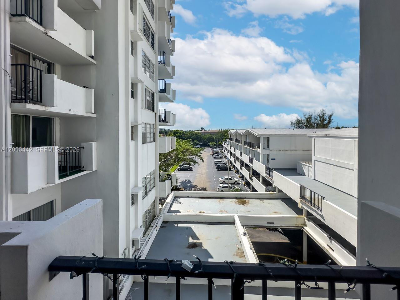 COMMODORE PLAZA CONDO - Residential