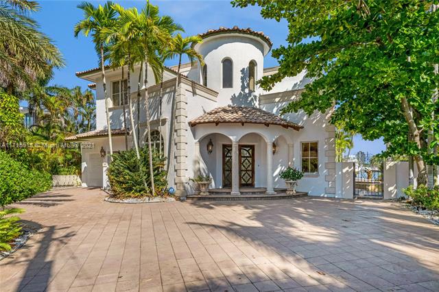 A Once in a Lifetime Beauty. A rare diamond. First time on the market in 20 plus years. Truly the quintessential example of Ft. Lauderdale lifestyle. Point Lot Property with over 120’ of Water Front dockage. Deep ocean access & tranquil views are just some of the highlights of this spectacular property. Along with some of the best restaurants and night life in the world. Prime Location & Endless Opportunities! Bring your big yacht and show it off too!
