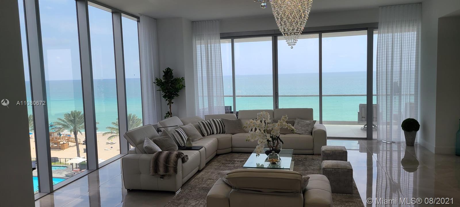 TURNBERRY OCEAN CLUB - Residential