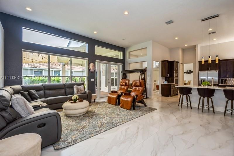 SUNSET LAKES PLAT ONE - Residential