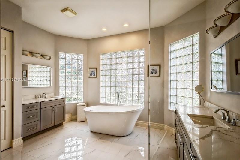 SUNSET LAKES PLAT ONE - Residential