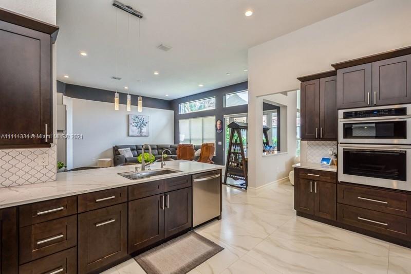 SUNSET LAKES PLAT ONE - Residential