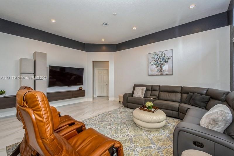 SUNSET LAKES PLAT ONE - Residential