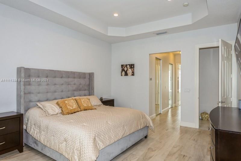 SUNSET LAKES PLAT ONE - Residential
