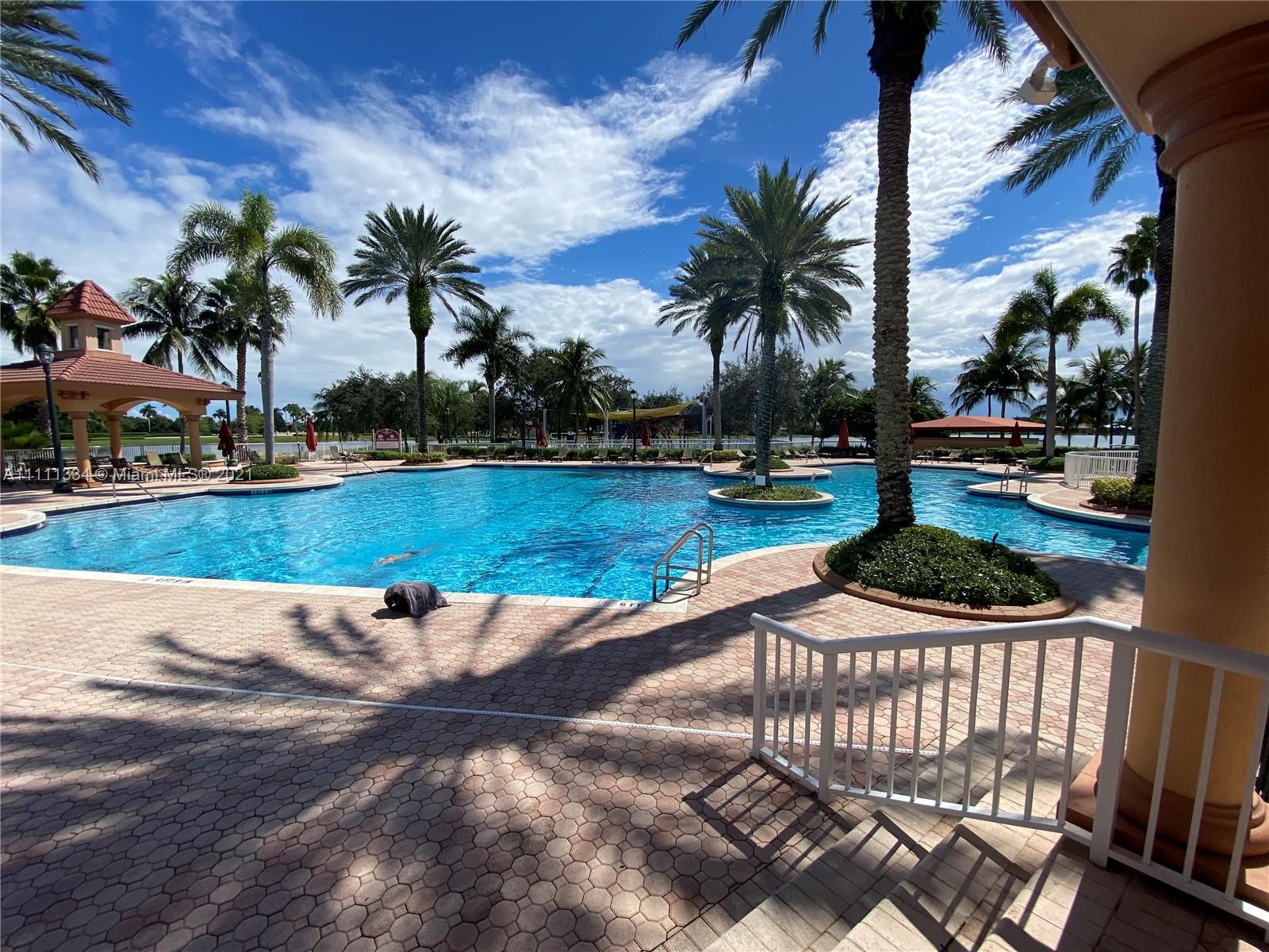 SUNSET LAKES PLAT ONE - Residential
