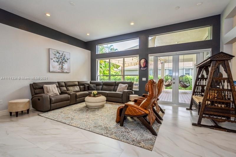 SUNSET LAKES PLAT ONE - Residential