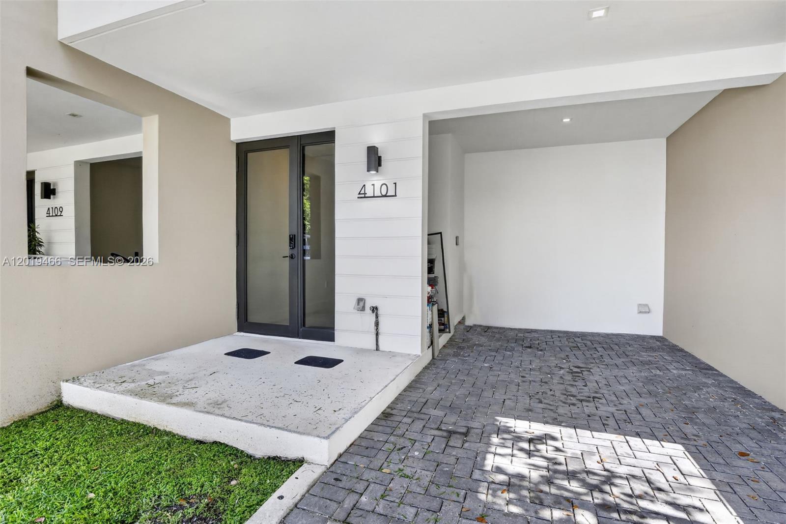 OAKS PLACE - Residential