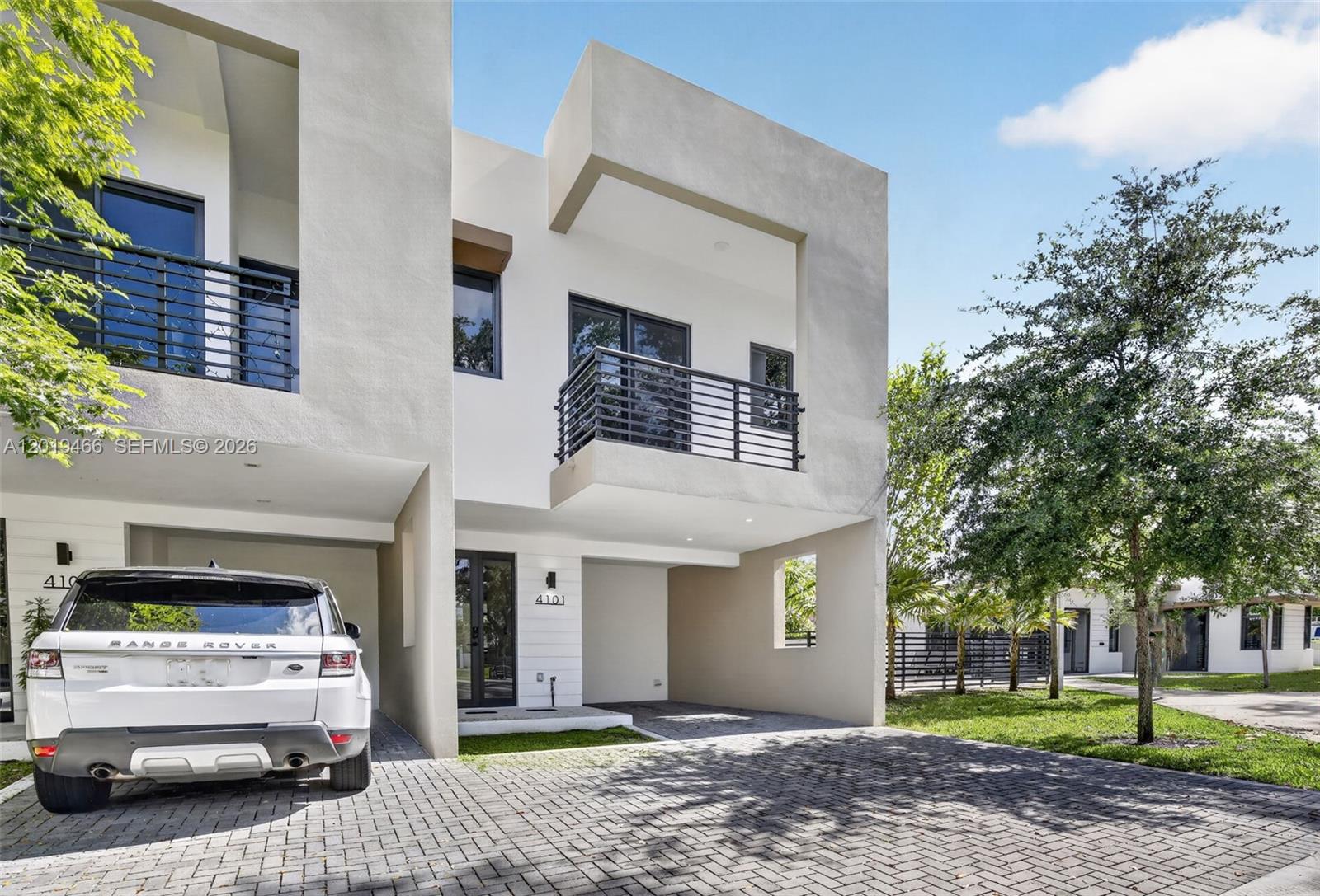 OAKS PLACE - Residential