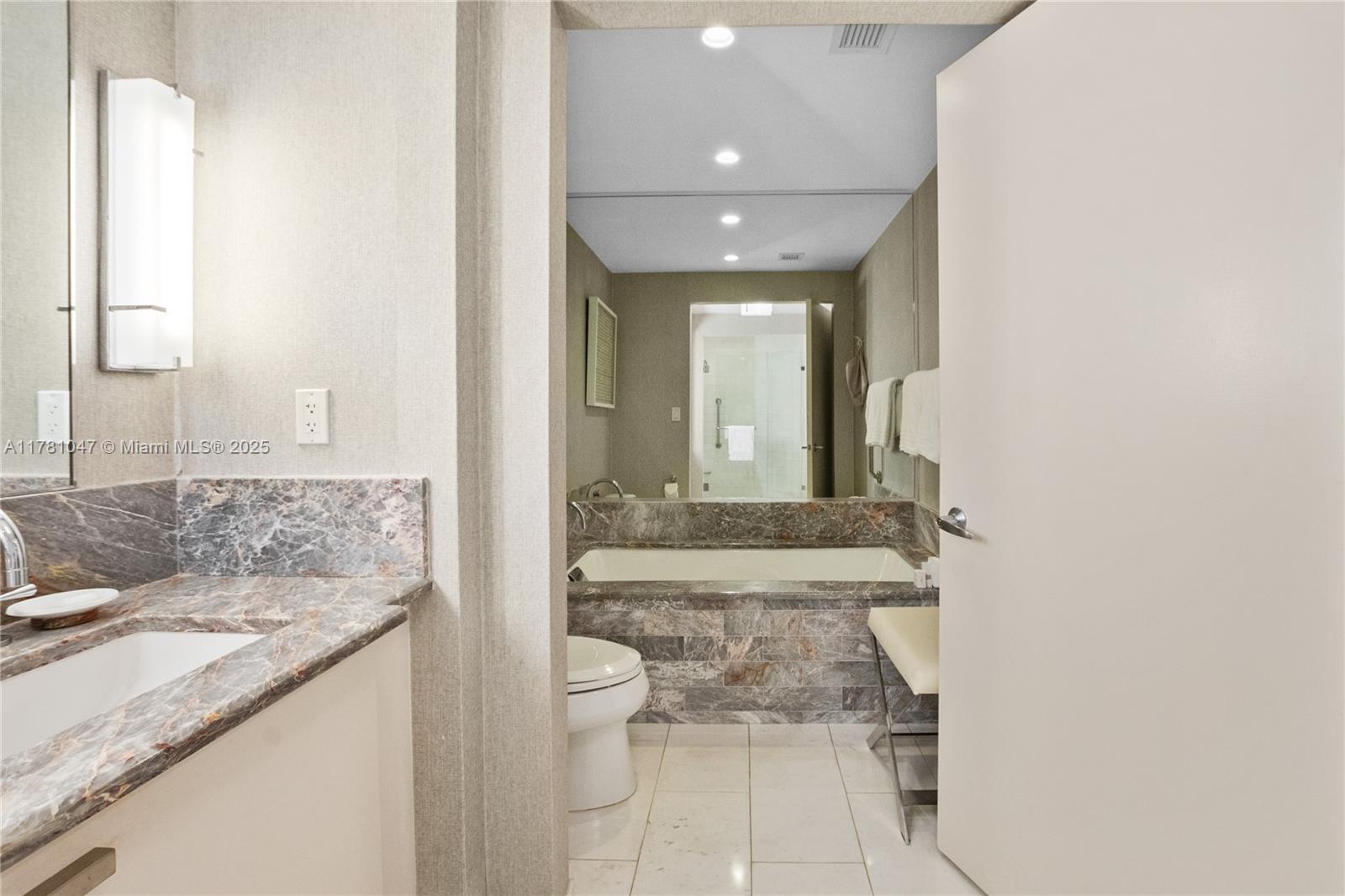 551 FLB CONDOMINIUM HOTEL - Residential