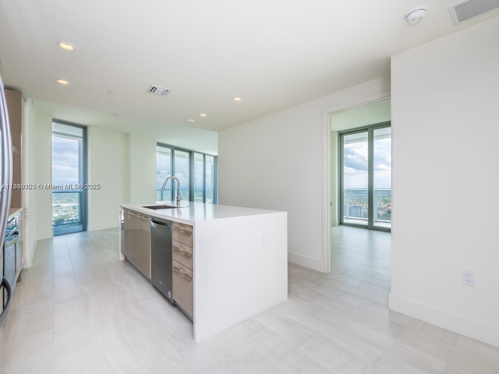 METROPICA NORTH TOWER ONE - Residential