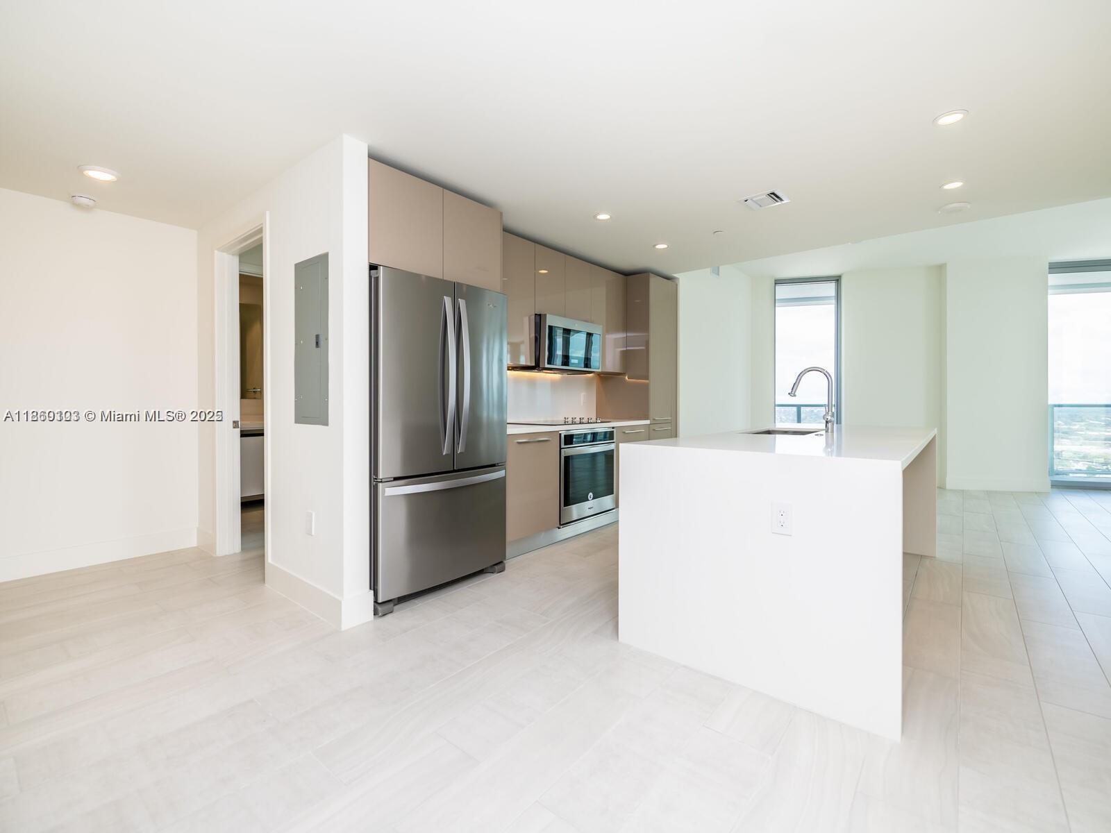METROPICA NORTH TOWER ONE - Residential
