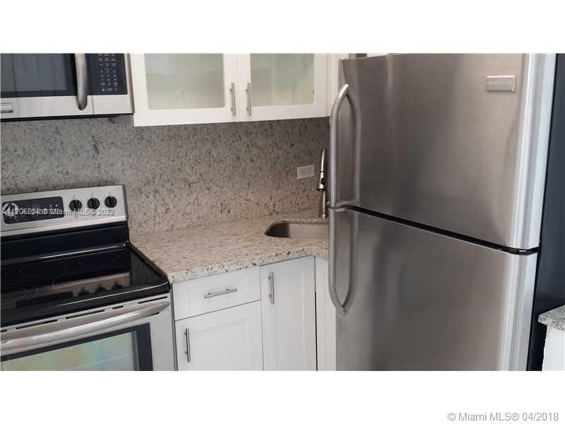 BAYSHORE YACHT & TENNIS C - Residential Lease