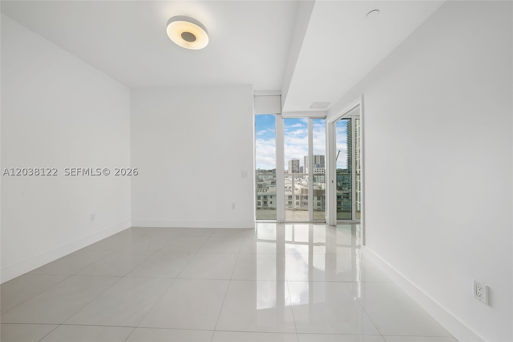 THE CRIMSON CONDO - Residential