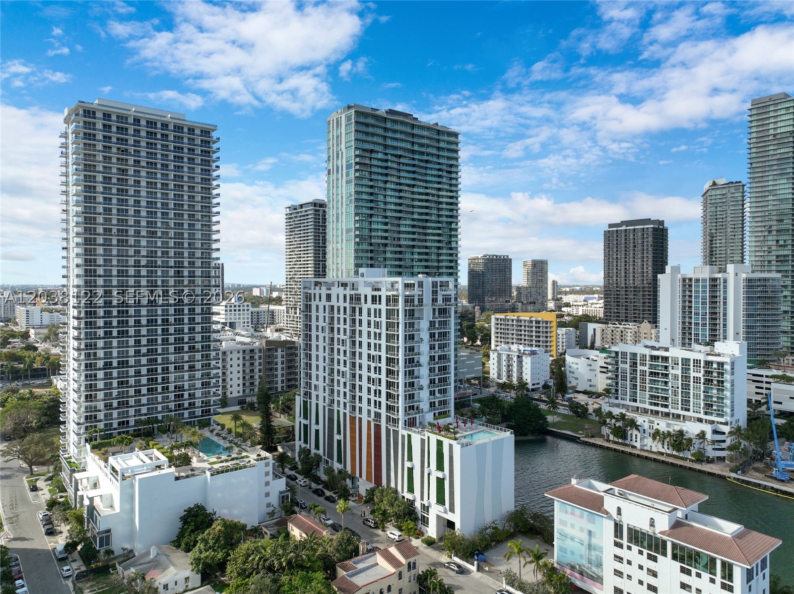 THE CRIMSON CONDO - Residential