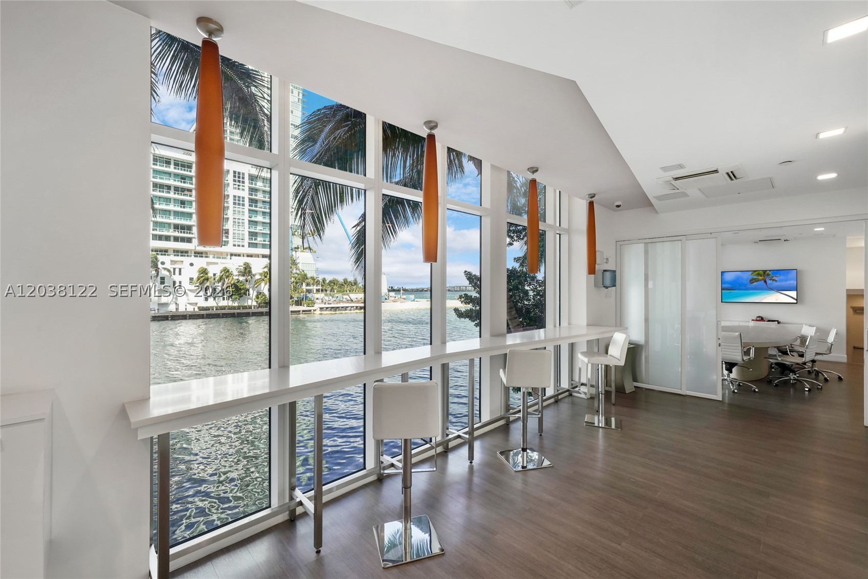 THE CRIMSON CONDO - Residential