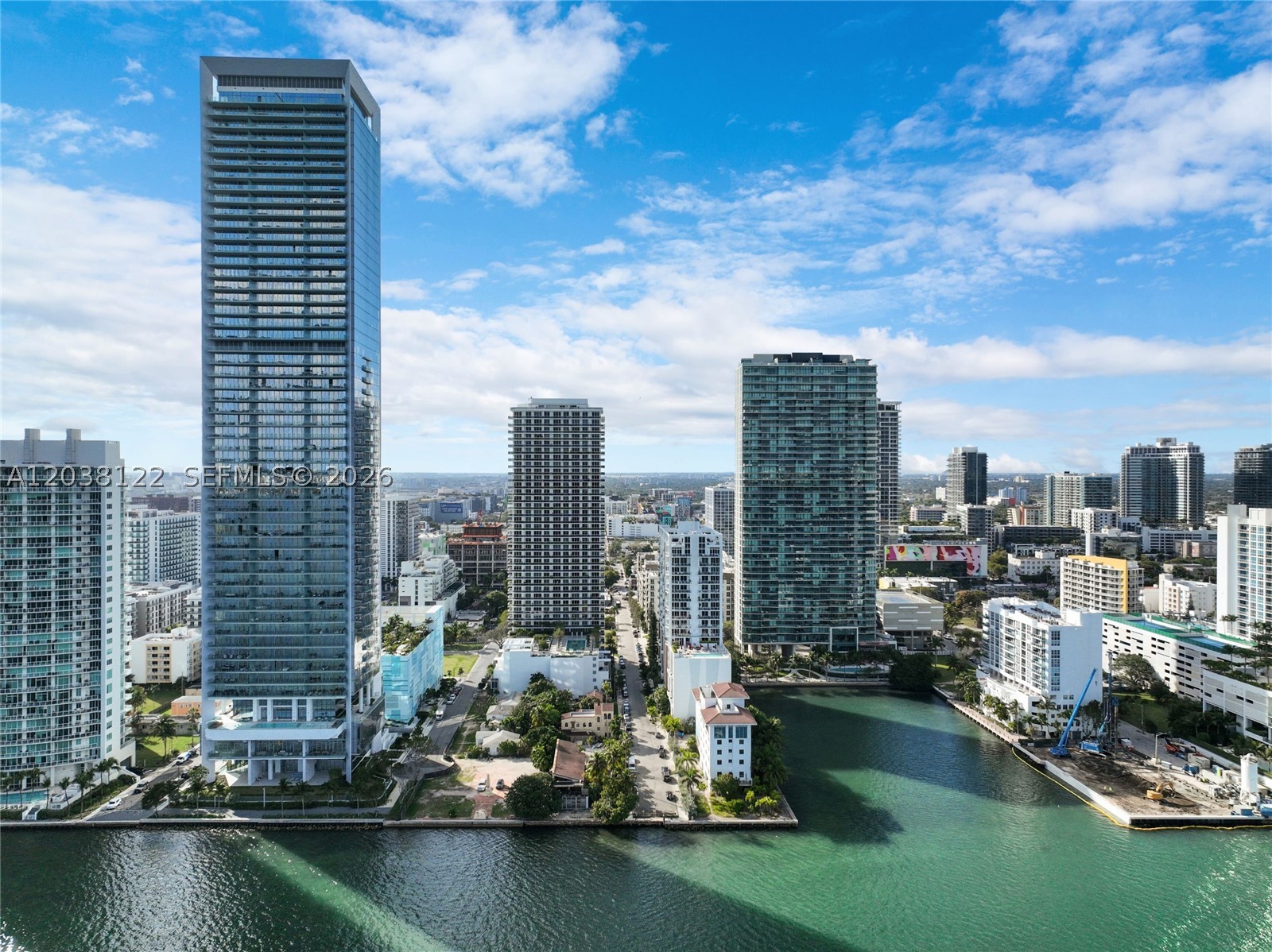 THE CRIMSON CONDO - Residential