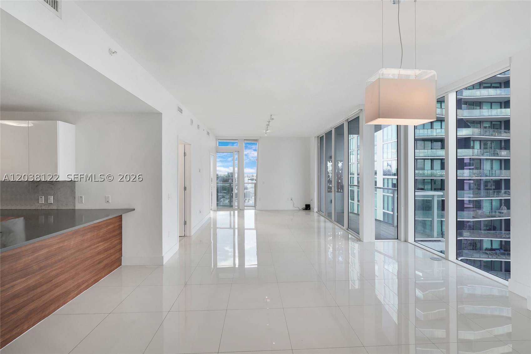THE CRIMSON CONDO - Residential