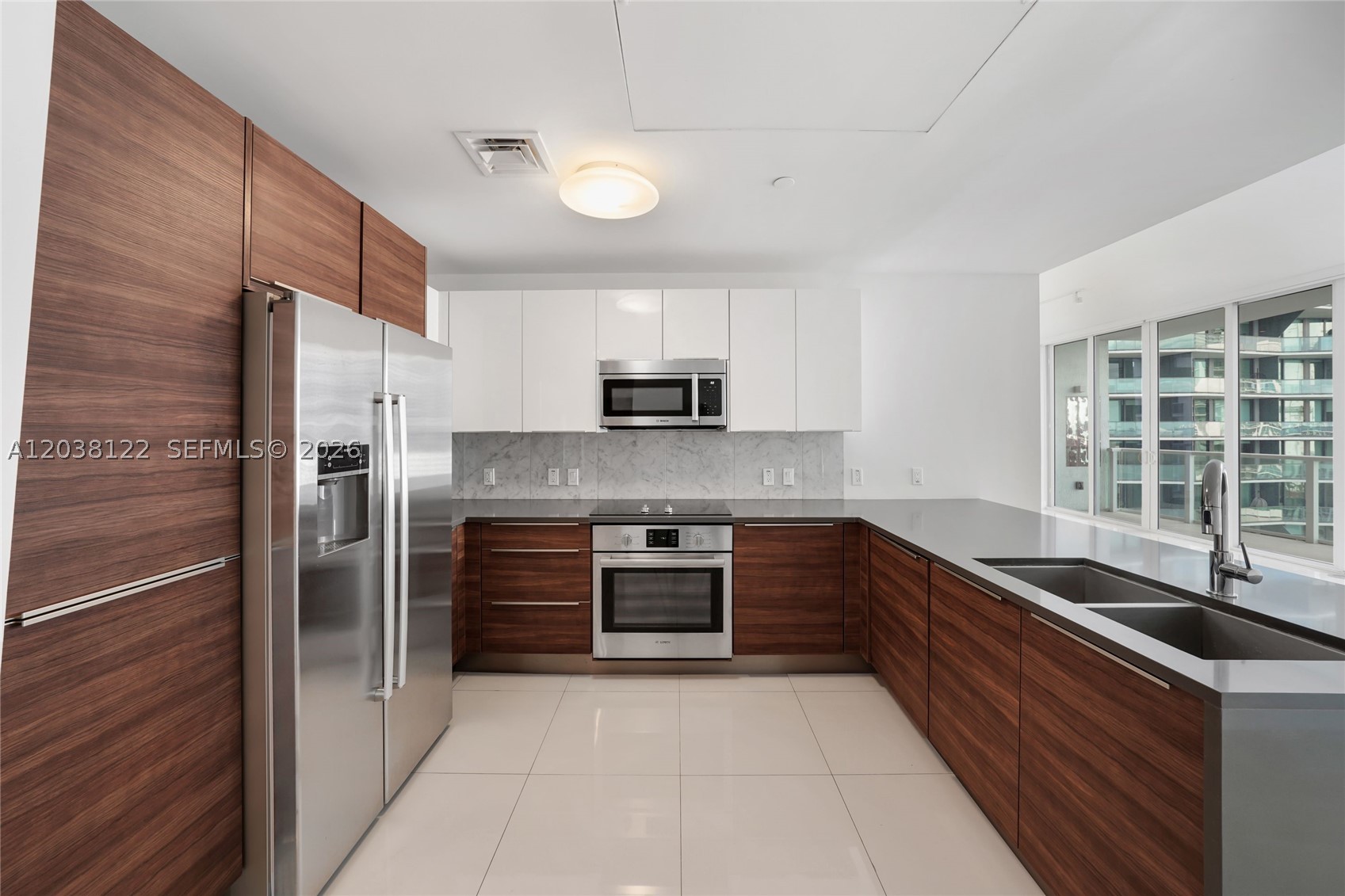 THE CRIMSON CONDO - Residential