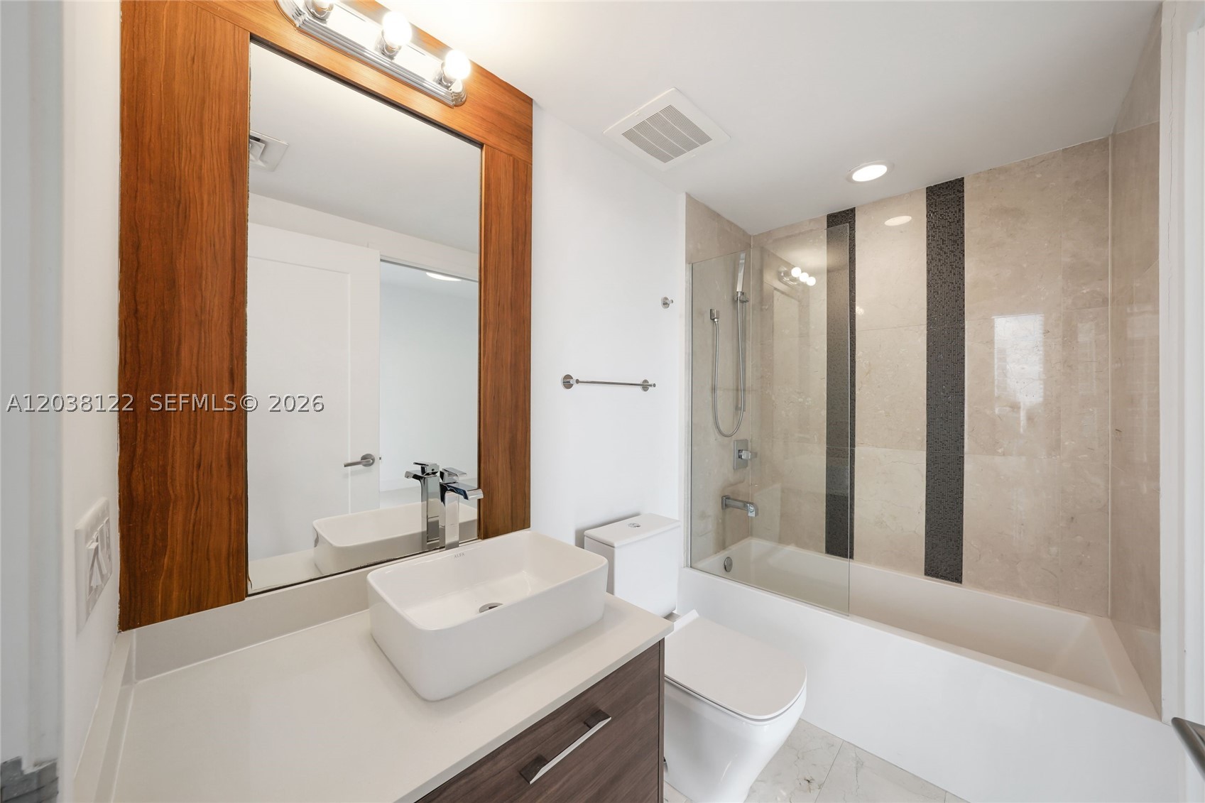 THE CRIMSON CONDO - Residential