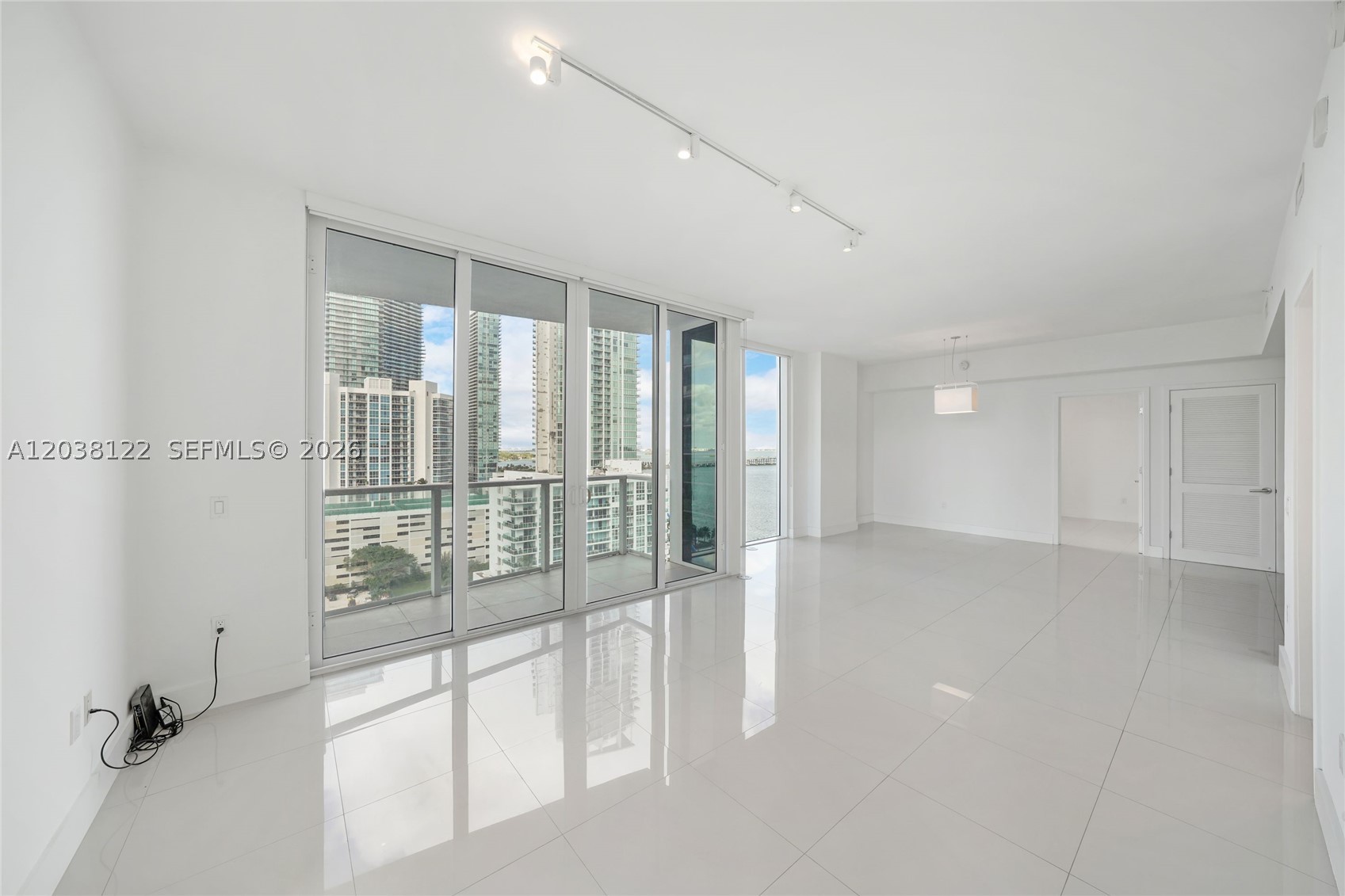 THE CRIMSON CONDO - Residential