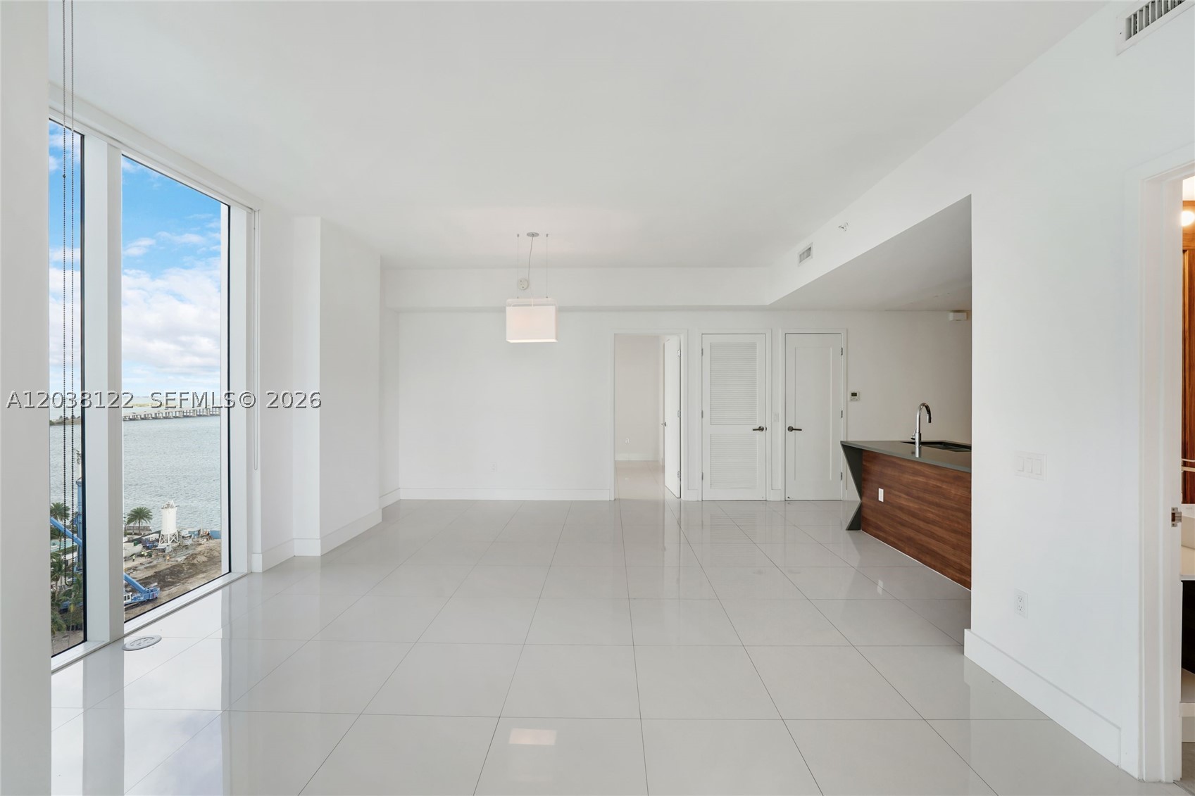 THE CRIMSON CONDO - Residential