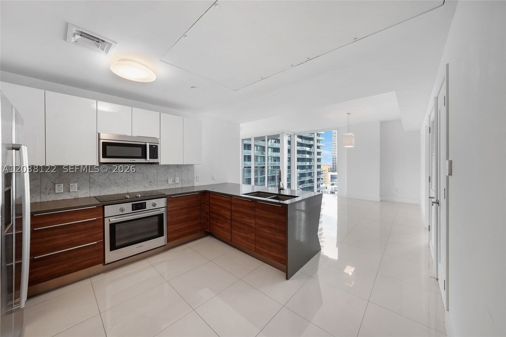 THE CRIMSON CONDO - Residential