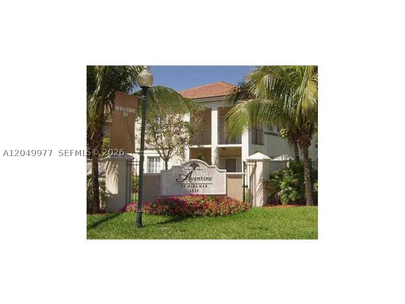 BEAUTIFUL 1 BED+ DEN / 1 BATH CONDO ON THE 2ND FLOOR. GRANITE COUNTERTOP IN KITCHEN AND BATH. WHITE APPLIANCES, LAUNDRY ROOM. TWO POOL, GYM AND CLUBHOUSE