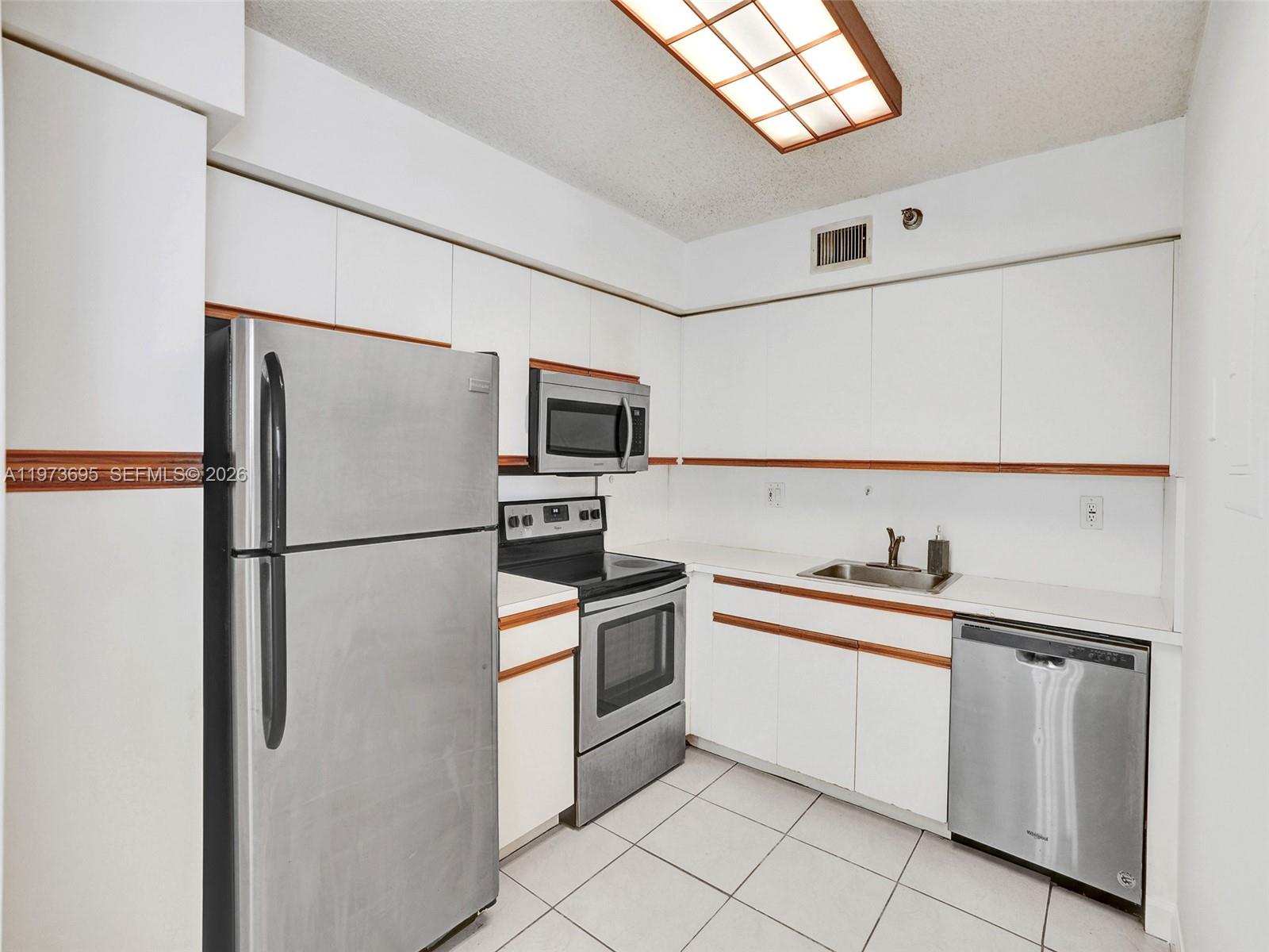 MYSTIC POINTE TOWER 600 C - Residential