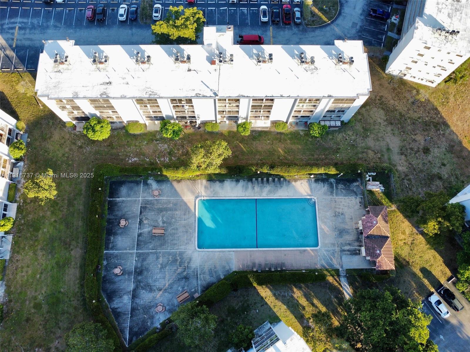 LAKESHORE AT UNIVERSITY P - Residential