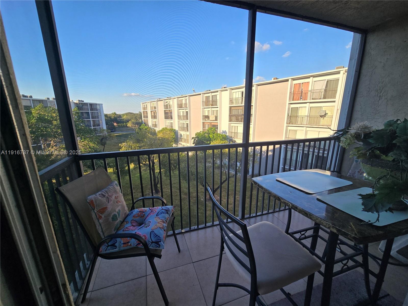 LAKESHORE AT UNIVERSITY P - Residential