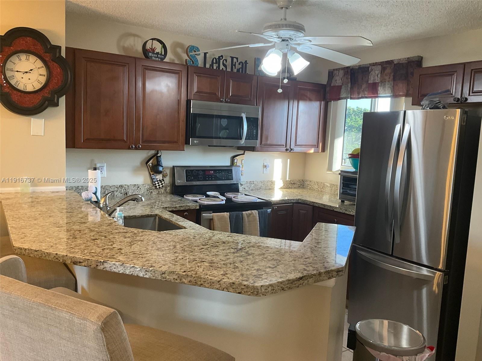 LAKESHORE AT UNIVERSITY P - Residential