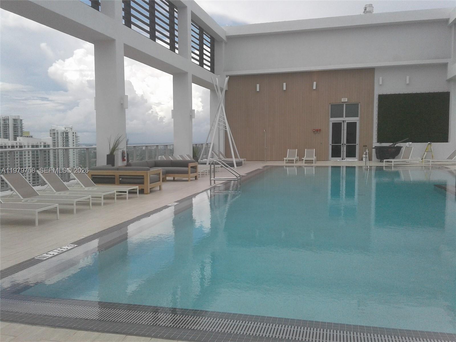 CENTRO CONDO - Residential Lease