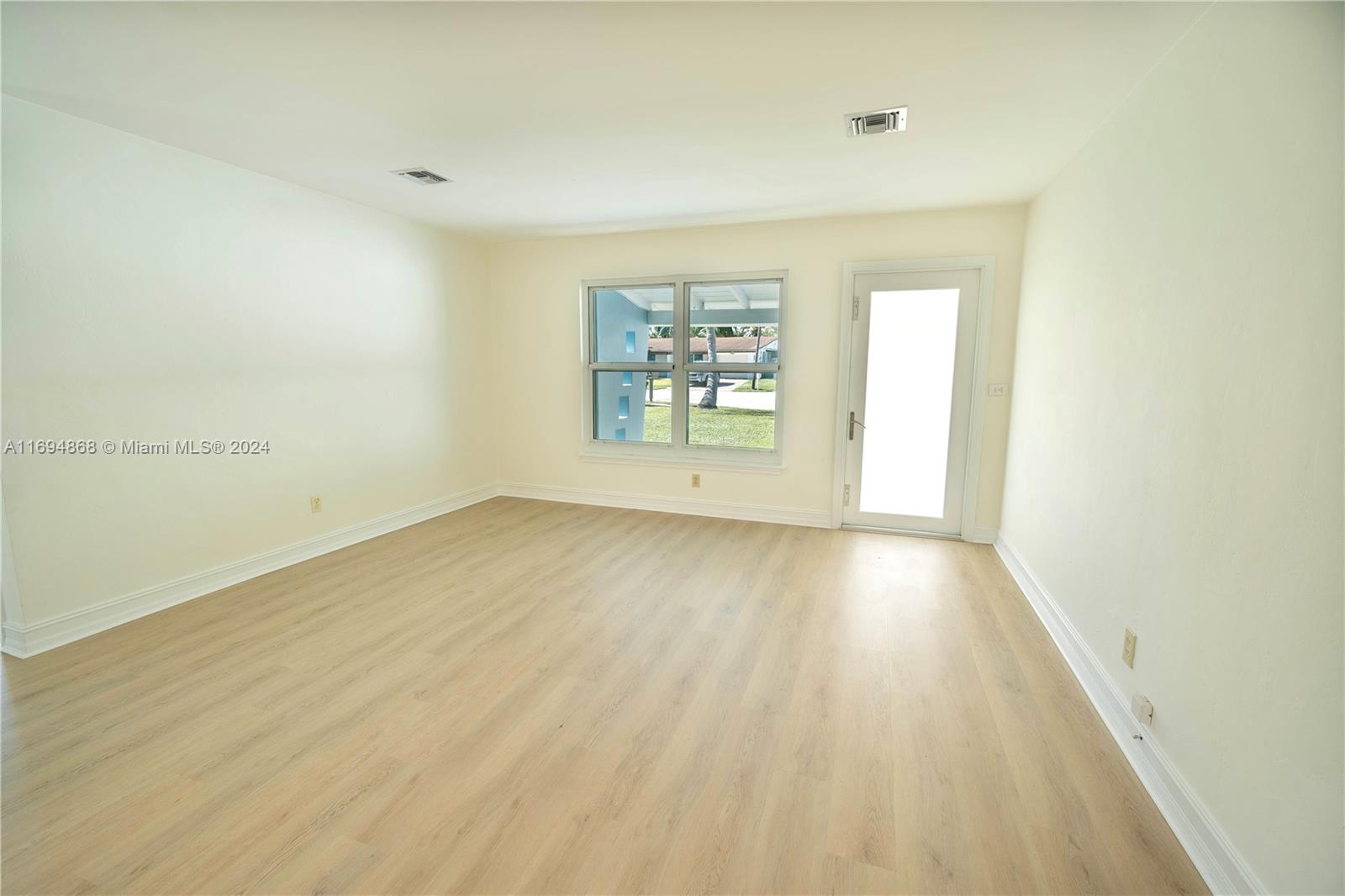 AVON ISLES - Residential