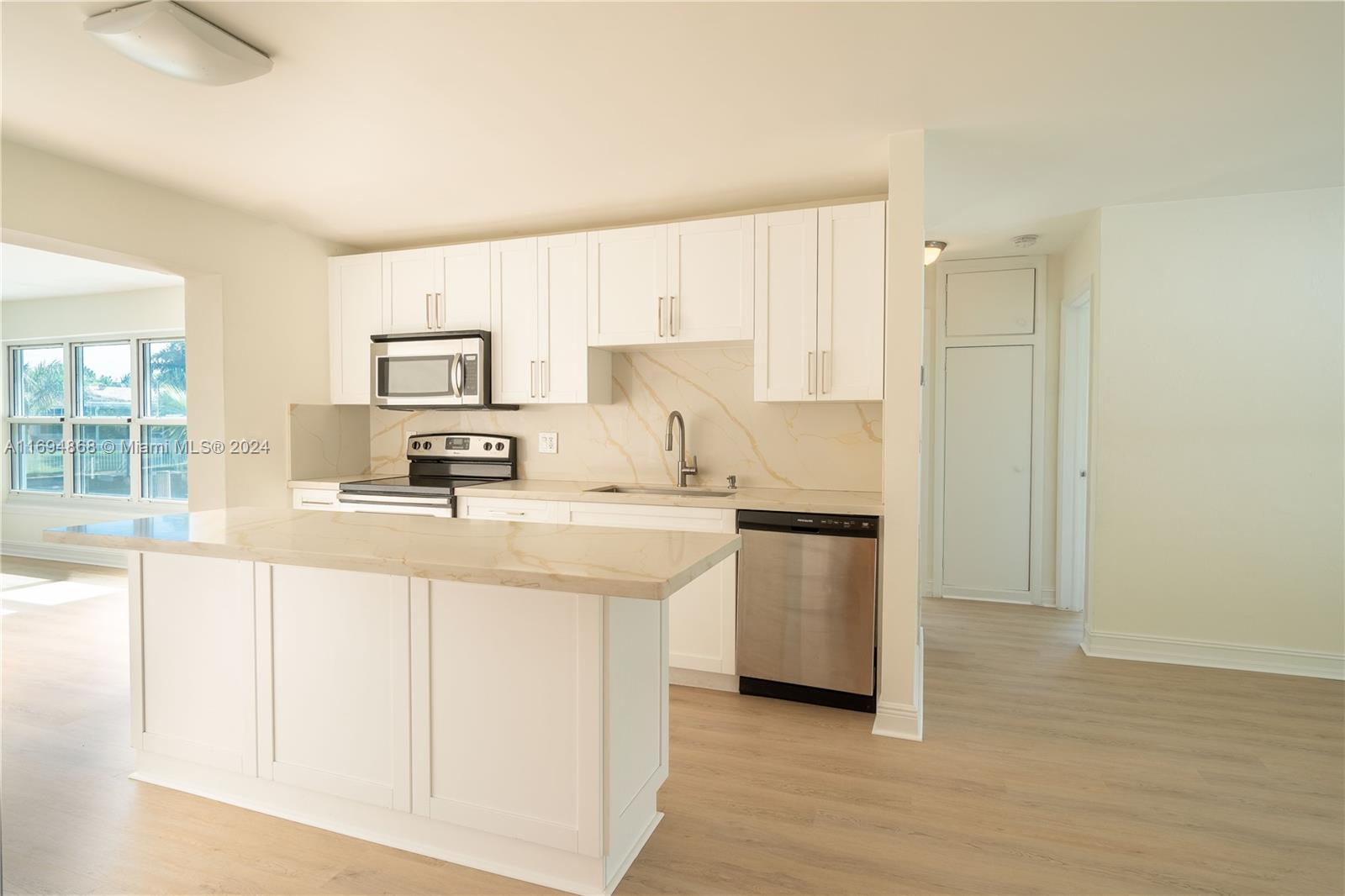 AVON ISLES - Residential