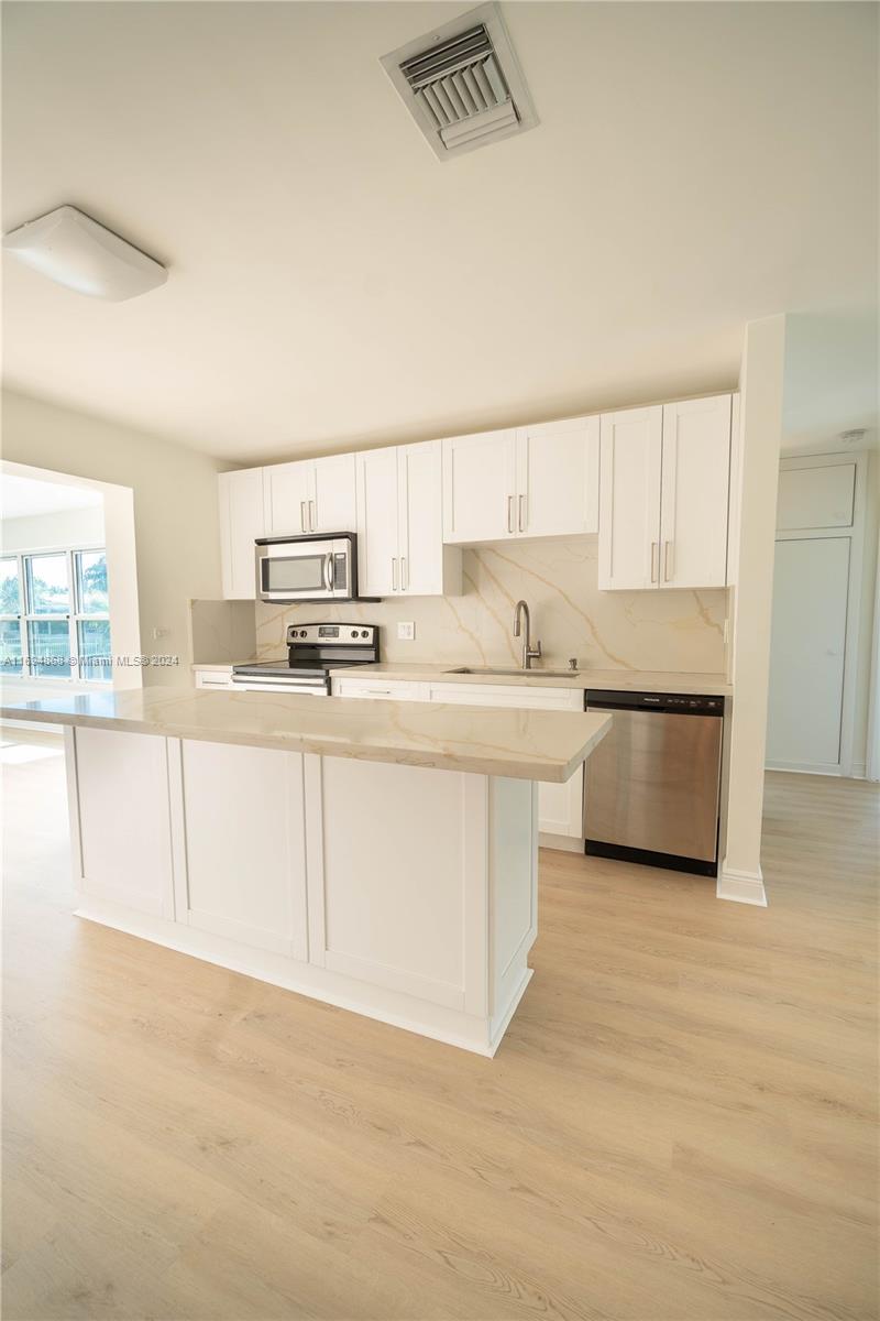 AVON ISLES - Residential