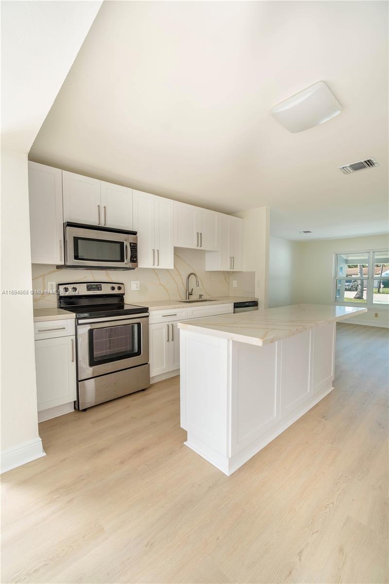 AVON ISLES - Residential